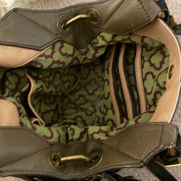 orYANY cream and black Tote with Handles and Shoulder Strap. Zipper detail - Picture 4 of 5